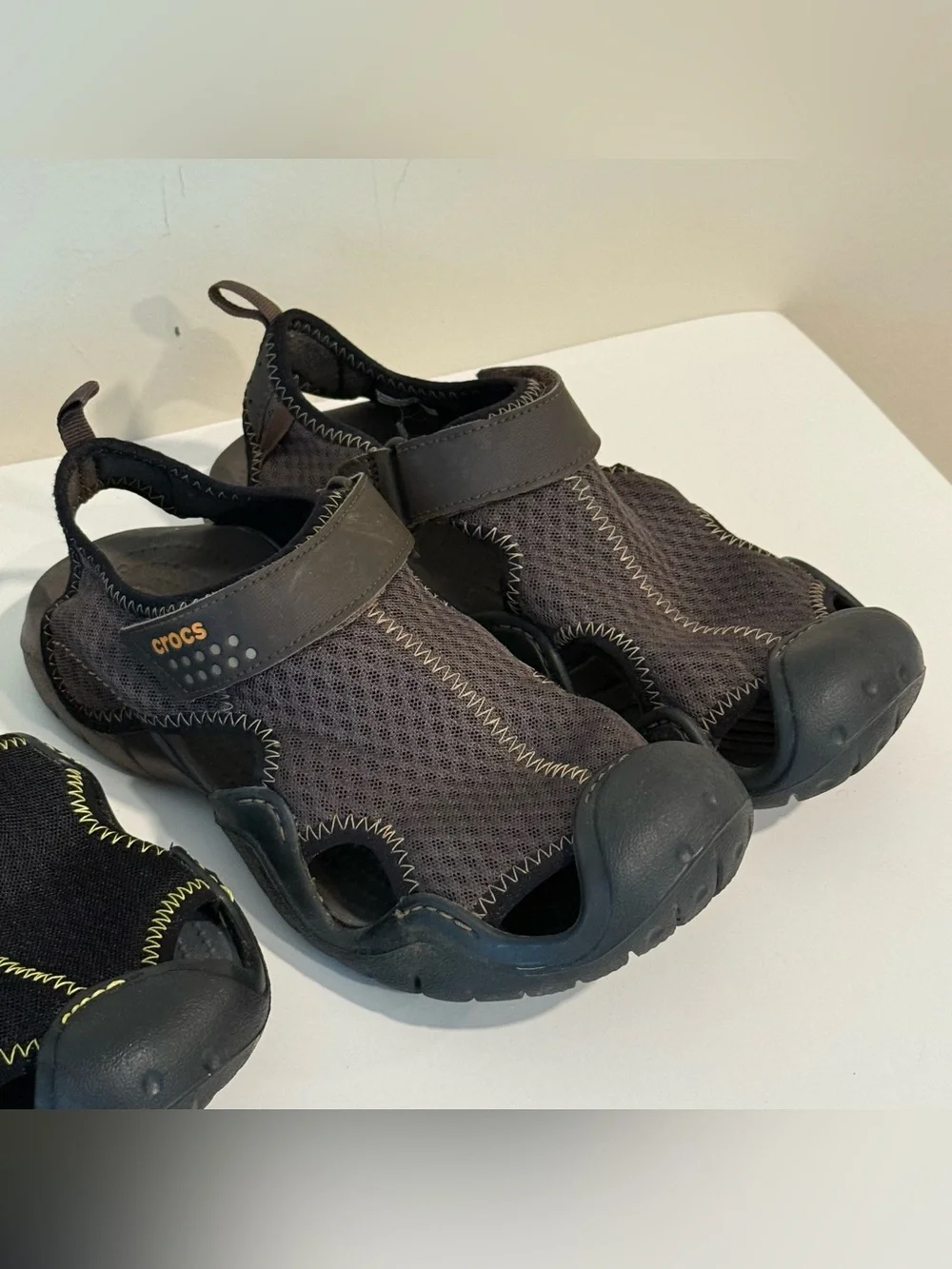 CROCS two pairs